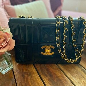 Black patent leather chanel purse